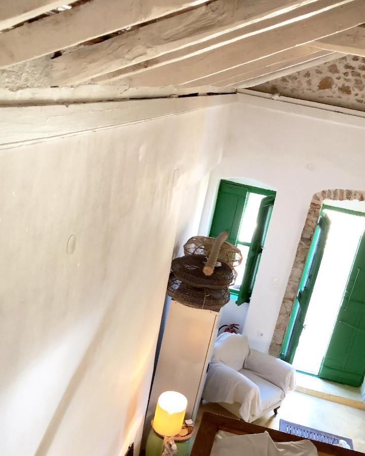 Hypate, Traditional Island Cottage Chalki Town Luaran gambar
