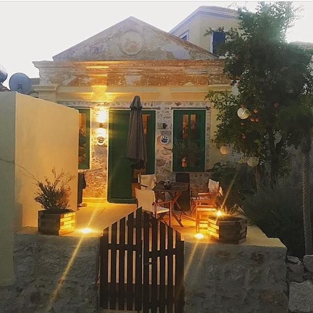 Hypate, Traditional Island Cottage Chalki Town Luaran gambar