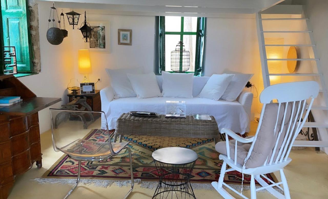 Hypate, Traditional Island Cottage Chalki Town Luaran gambar