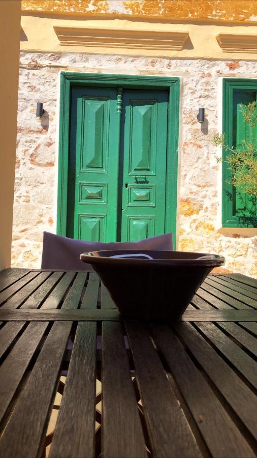 Hypate, Traditional Island Cottage Chalki Town Luaran gambar